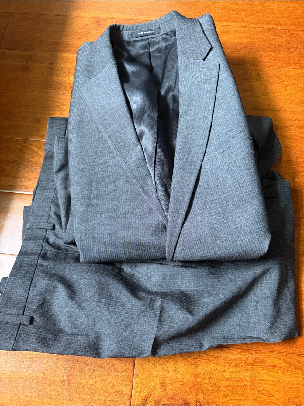 Men's Gray Two-Piece Suit Blazer (52L) & Trousers (42R)